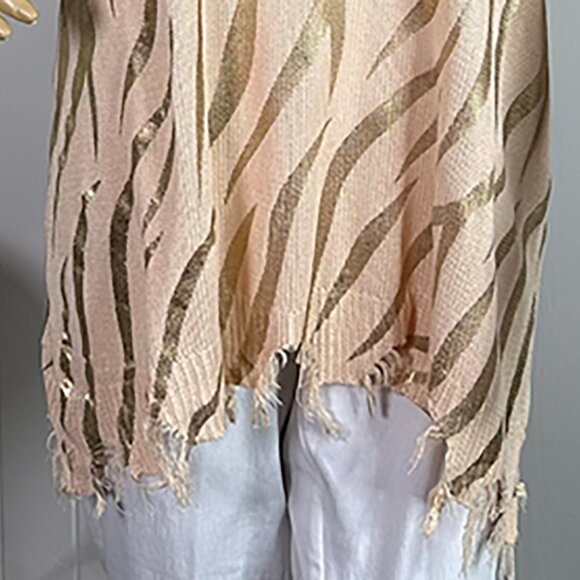 NEW Amoli Zero Effort Zebra Knit Top Chic Frayed Tattered Edges Size M/L - Picture 4 of 7